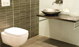 Viel Platz auch im kleinen Badezimmer